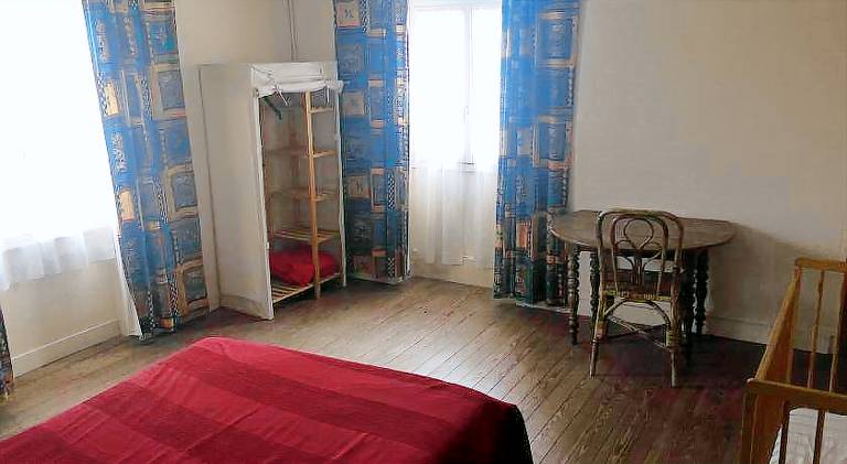 Vacation home with patio in Caen