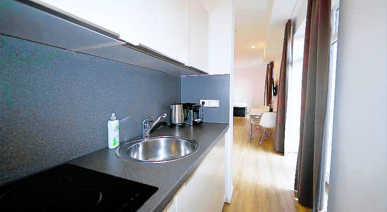 Serviced apartment with terrace — photo 5