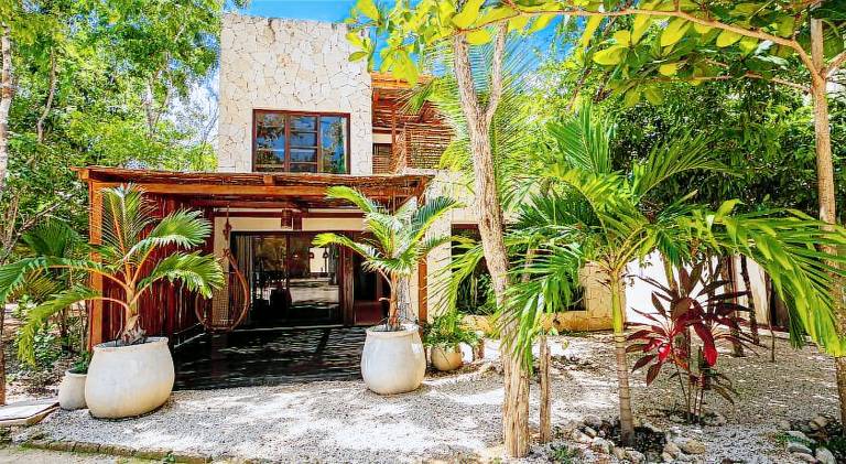 Villa with pool & hot tub in Tulum
