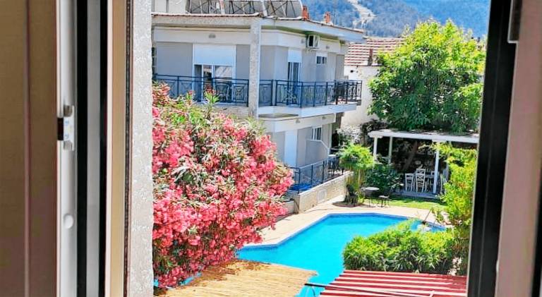 Charming serviced apartment with garden, pool & patio | Dogs allowed — photo 3