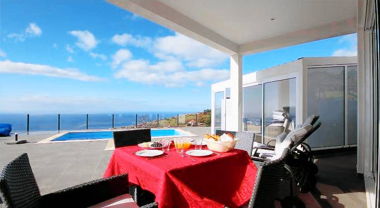 Fully equipped wonderful villa with private pool, jacuzzi & patio | Pets allowed in Calheta