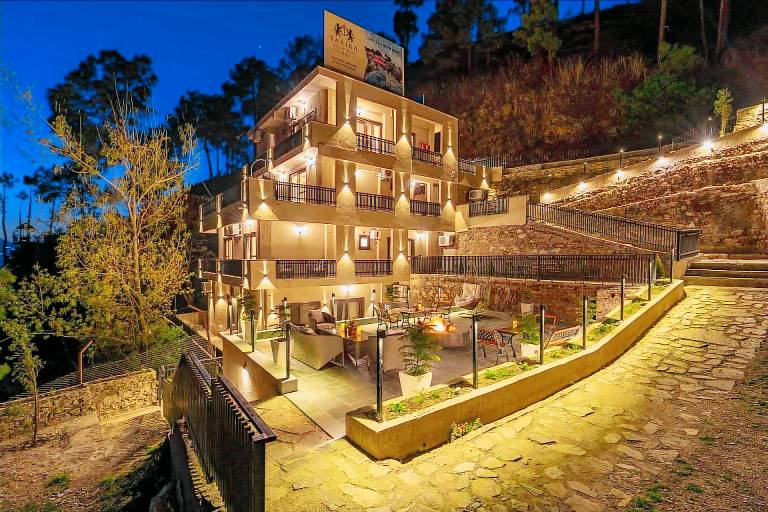 Beautiful villa with barbeque & yard | Pets allowed — photo 3
