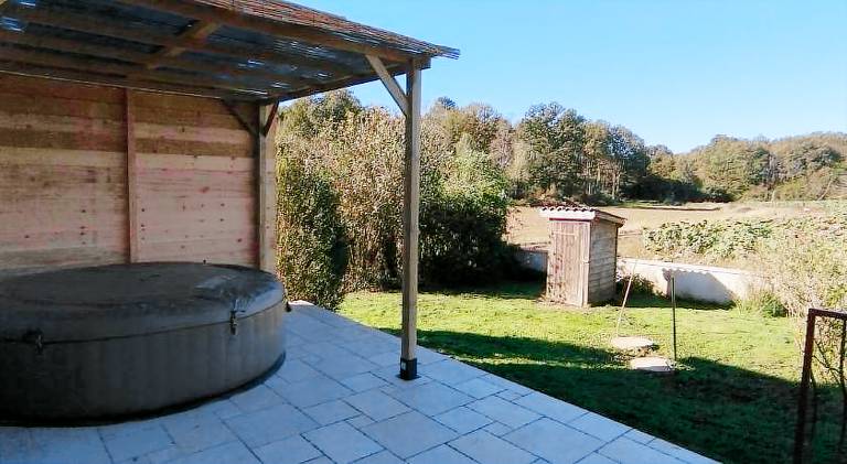Vacation home with hot tub — photo 5