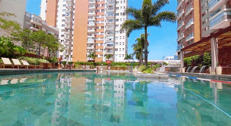 Apartment with pool — photo 4