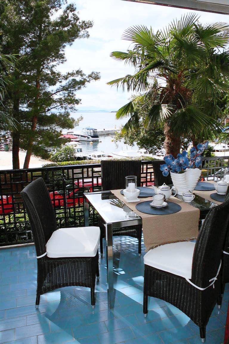 Holiday apartment with patio & BBQ — photo 2