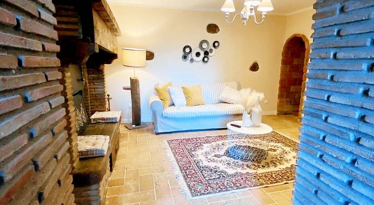 Vacation home with yard, BBQ & pool | Dogs allowed — photo 2