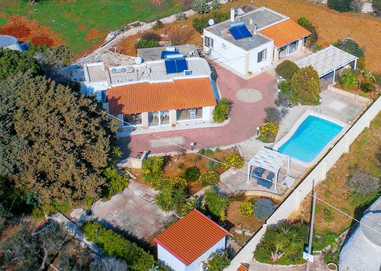 Fully equipped charming villa with garden, private pool & BBQ | Garden view | Pet-friendly — photo 3