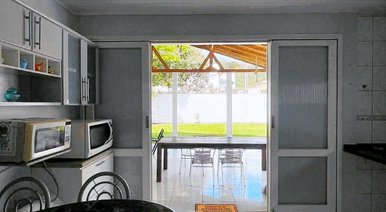 House with pool — photo 4