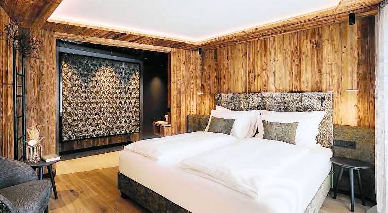 Chalet with pool & hot tub | Close to the ski | Pet-friendly — photo 2