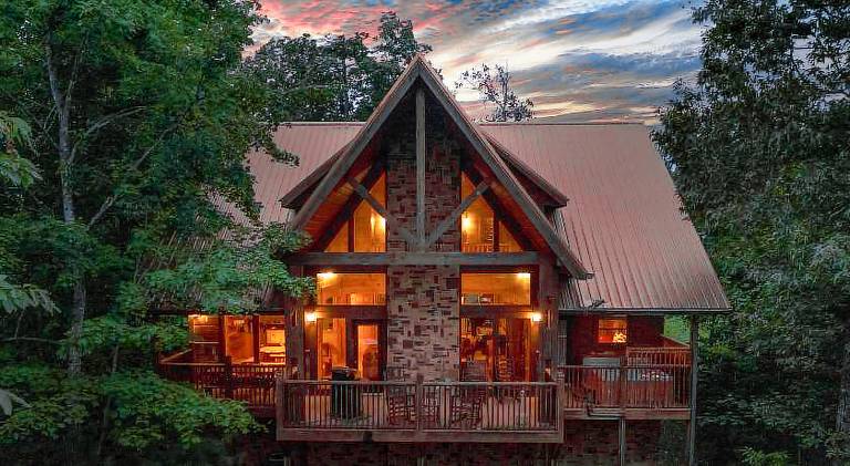 House with jacuzzi | Pet-friendly in Gatlinburg, TN