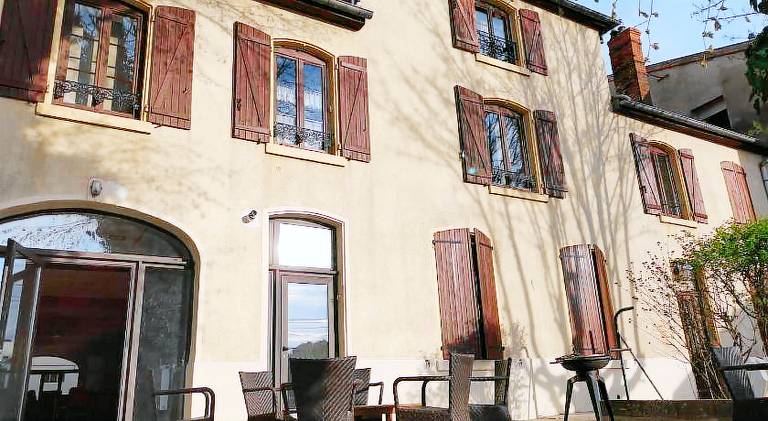Pleasant rental apartment with terrace, grill & garden | Pets allowed in Roanne