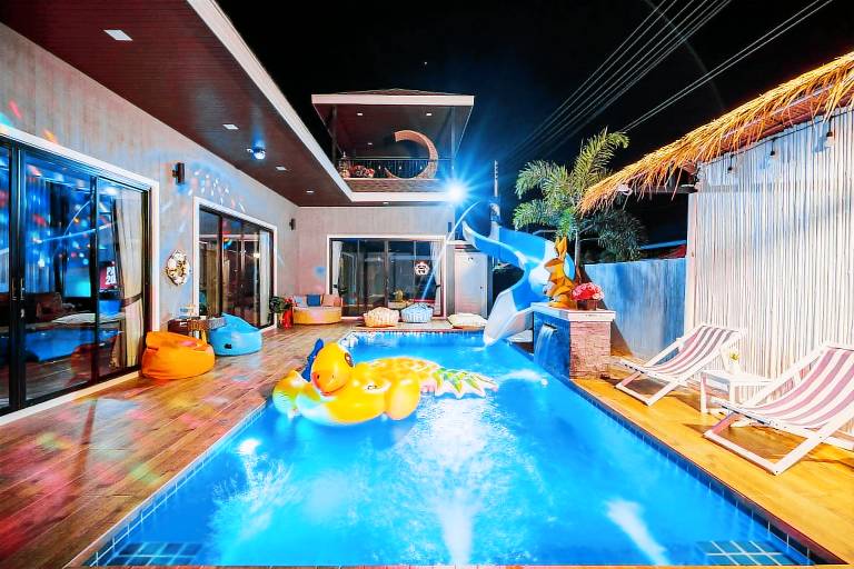 Spacious villa with grill, yard & pool | Perfect for remote work | Dogs allowed in Phetchaburi