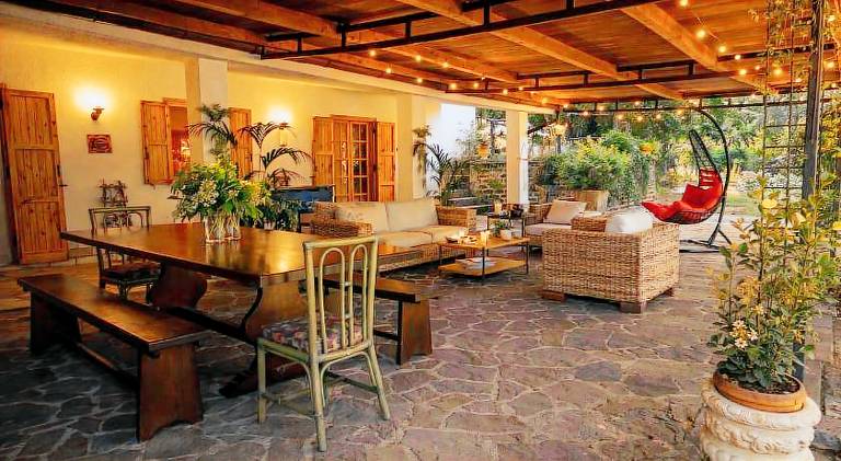Villa with pool — photo 4