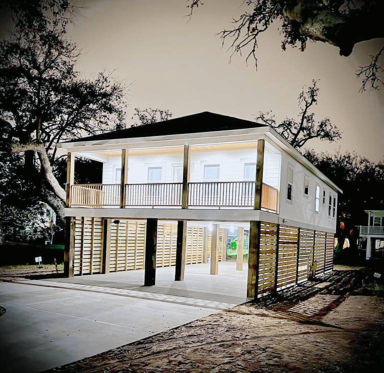 House with yard & patio in Biloxi, MS