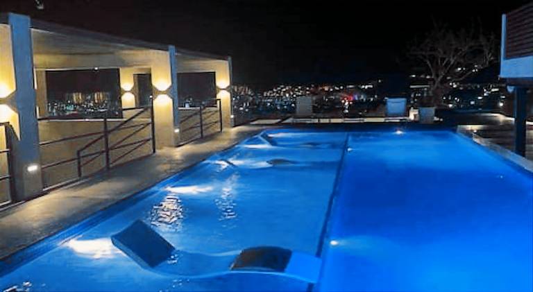 Live! Departamento centrico con asombroso Rooftop y Alberca in Escondido, CA