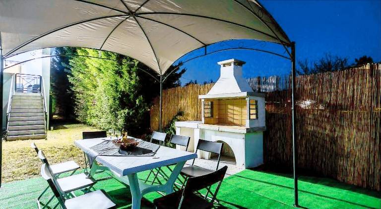 Fully equipped ample vacation home with terrace, pool & yard | Dogs allowed — photo 5