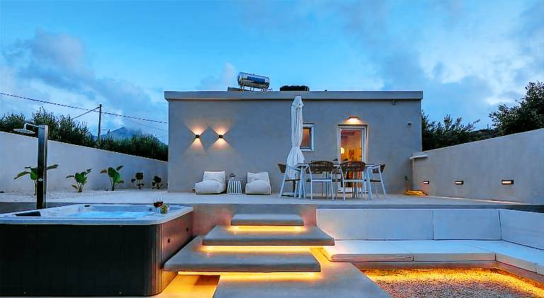 Charming vacation home with terrace & yard | Pet-friendly — photo 3