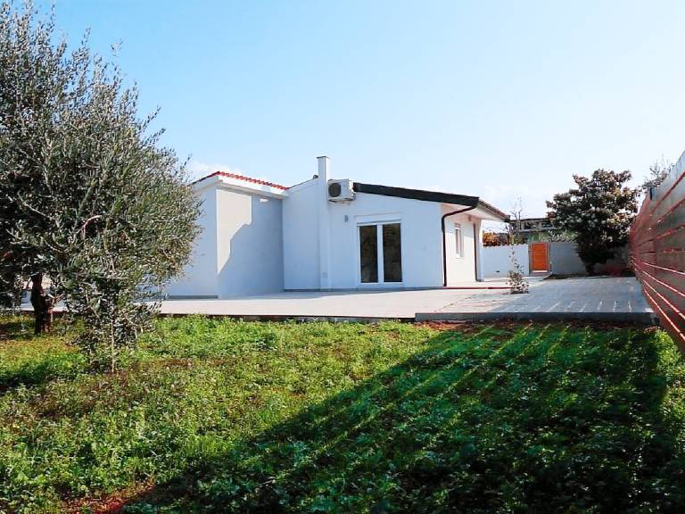 House with garden, barbecue & patio | Pets are welcome — photo 3