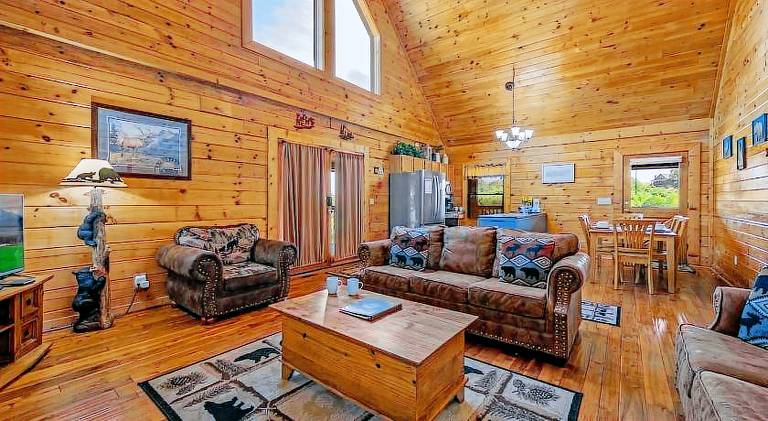 Vacation home with hot tub — photo 3