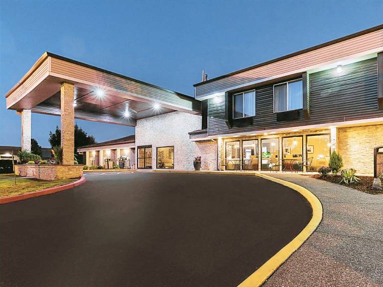 La Quinta Inn & Suites by Wyndham Portland NW — photo 2