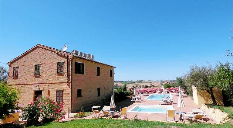 Holiday apartment with yard, pool & terrace | Pet-friendly — photo 4