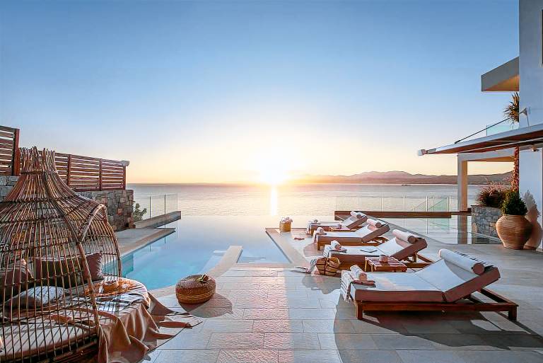 Child-friendly lovely villa with fast internet, garden & hot tub | Beach view | Dogs allowed in Heraklion