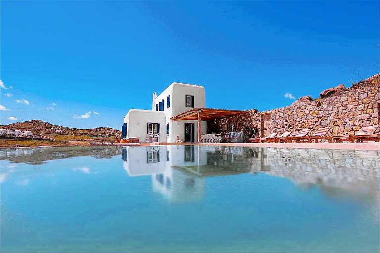 Villa with pool, barbecue & terrace — photo 2