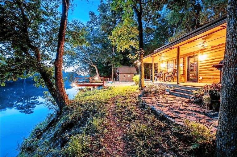 House  Broken Bow