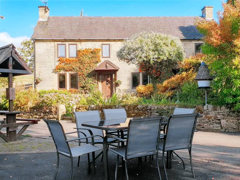 Cottage with BBQ & yard in Matlock