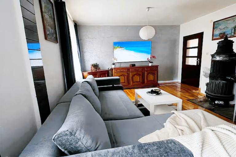 Vacation home with barbeque & patio | Sea view | Pet-friendly — photo 4