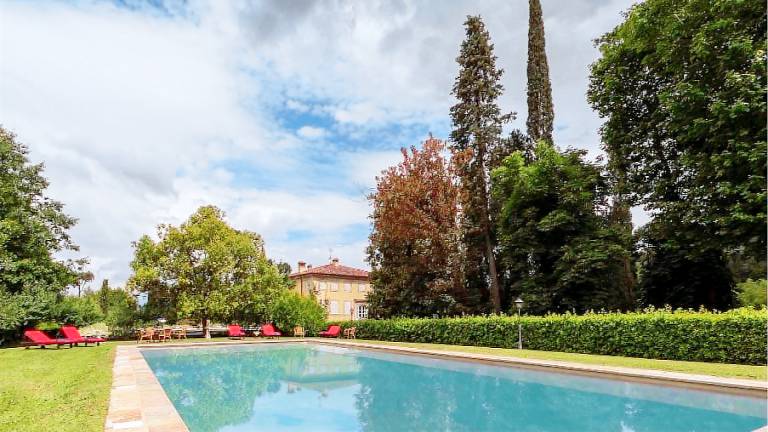 Villa with grill, yard & private pool — photo 4