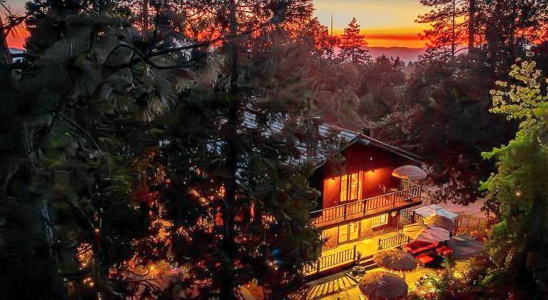 Villa with hot tub in Oakhurst, CA