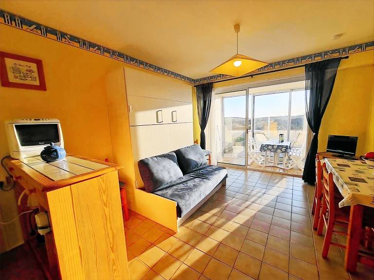 Beachfront Studio/Cabin, Sleeps 4, Terrace, Veranda, Pets Allowed, Near Golf, Saint-Jean-de-Monts — photo 3