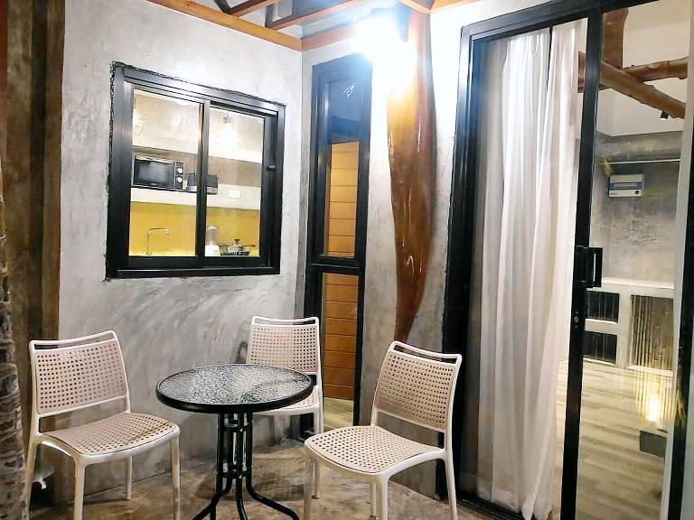 Bungalow with patio & yard — photo 3