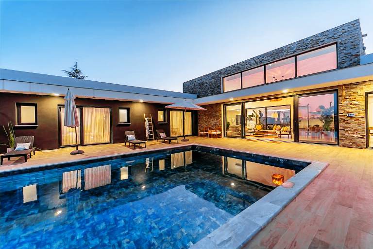 House with private pool, barbecue & garden | Suitable for remote work in Setubal