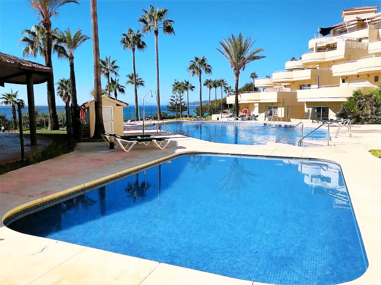 Holiday apartment with pool & patio | Next to the beach | Pet-friendly in Estepona