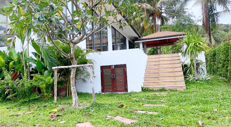 Villa with pool — photo 5