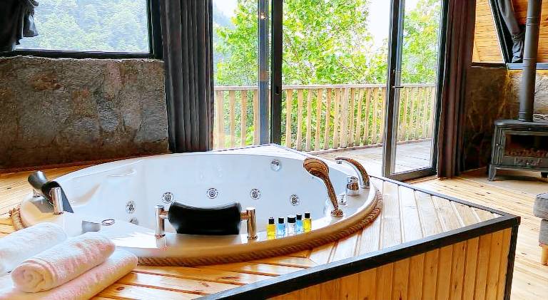 Charming vacation home with jacuzzi, patio & garden | Pets are welcome — photo 3