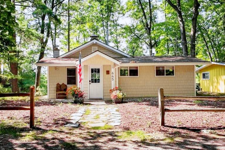 Cabin  Forest Lakes