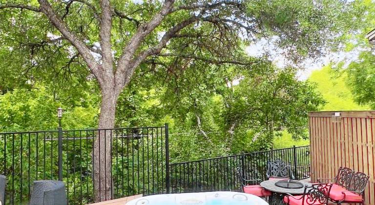 Charming vacation home with jacuzzi | Dogs allowed — photo 5