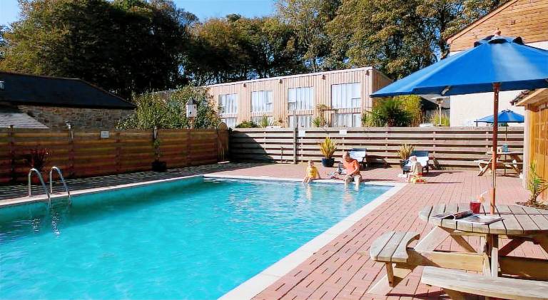 House with hot tub & pool — photo 5