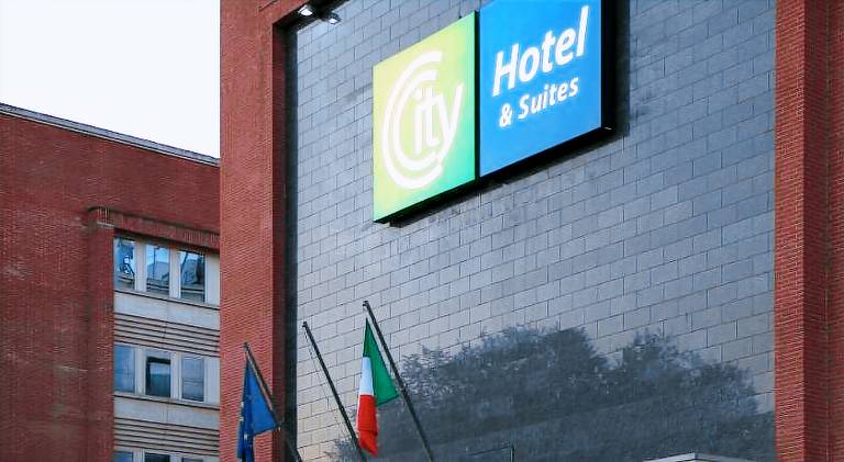 City Hotel & Suites — photo 3