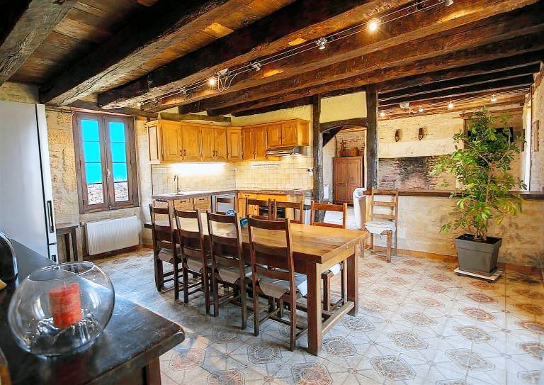 Child-friendly vacation home with yard, BBQ & private pool | River view | Pets are welcome — photo 3