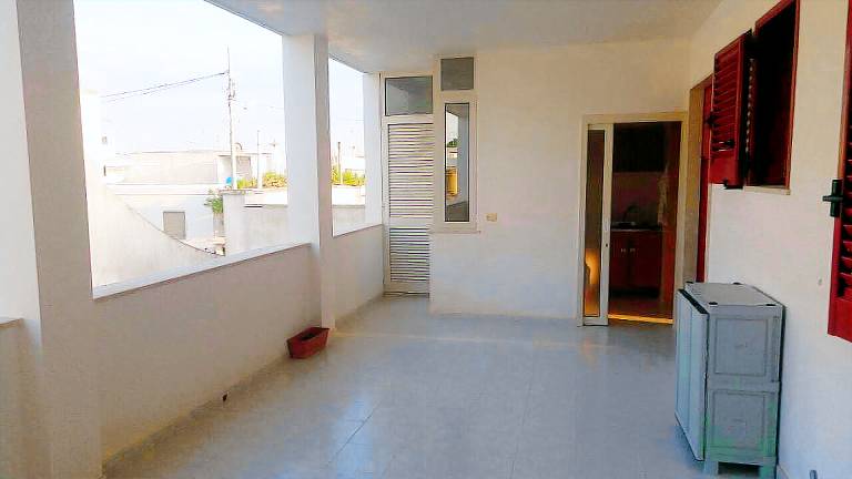 Apartment with patio — photo 3
