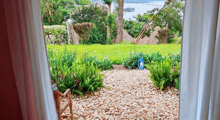 Lodge with terrace & yard | Pets are welcome — photo 4