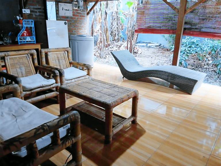 Vacation home with yard — photo 3