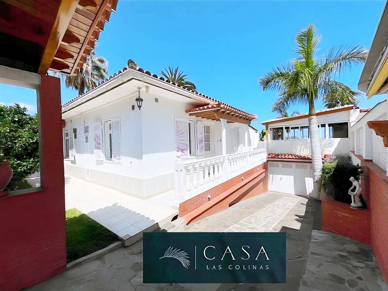 Villa with yard, terrace & barbecue | Sea view — photo 4