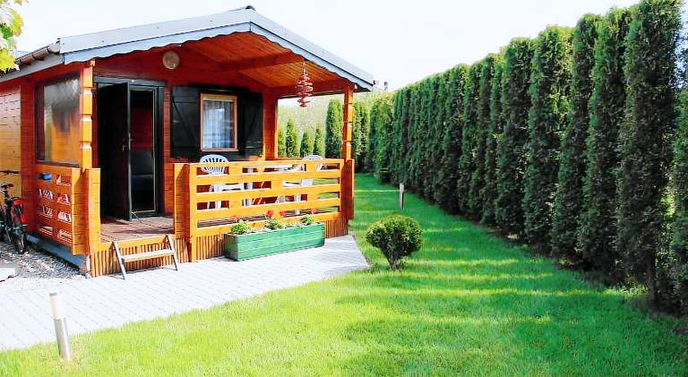 Lodge with barbeque, terrace & yard — photo 4