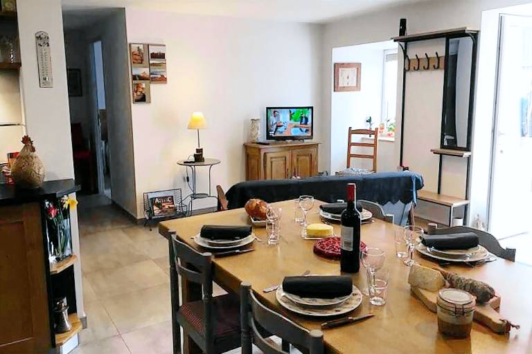 Holiday apartment with pool, terrace & barbeque in Rodez