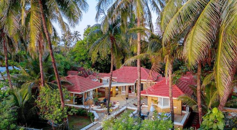 am&atilde; Stays & Trails Beach House Madh Island